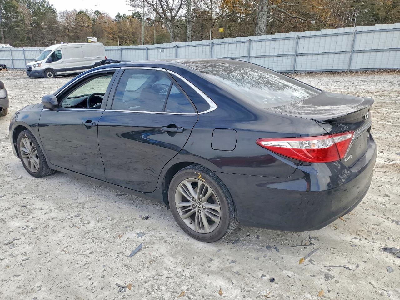 2017 TOYOTA CAMRY LE photo 2
