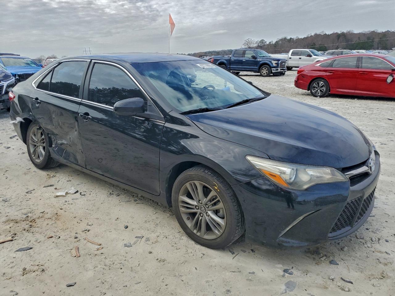 2017 TOYOTA CAMRY LE photo 4
