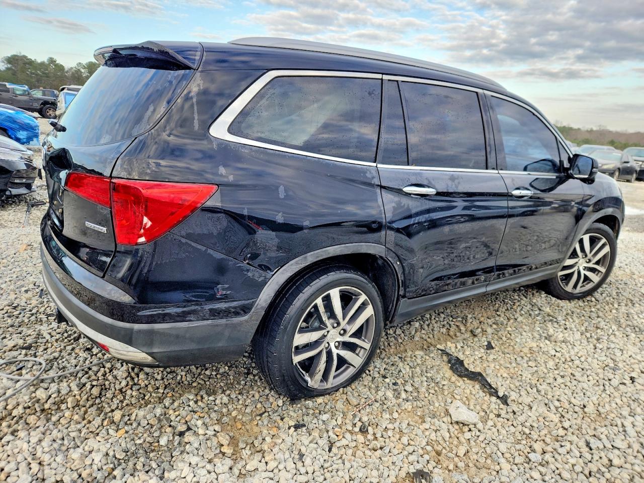 2016 HONDA PILOT TOURING photo 3