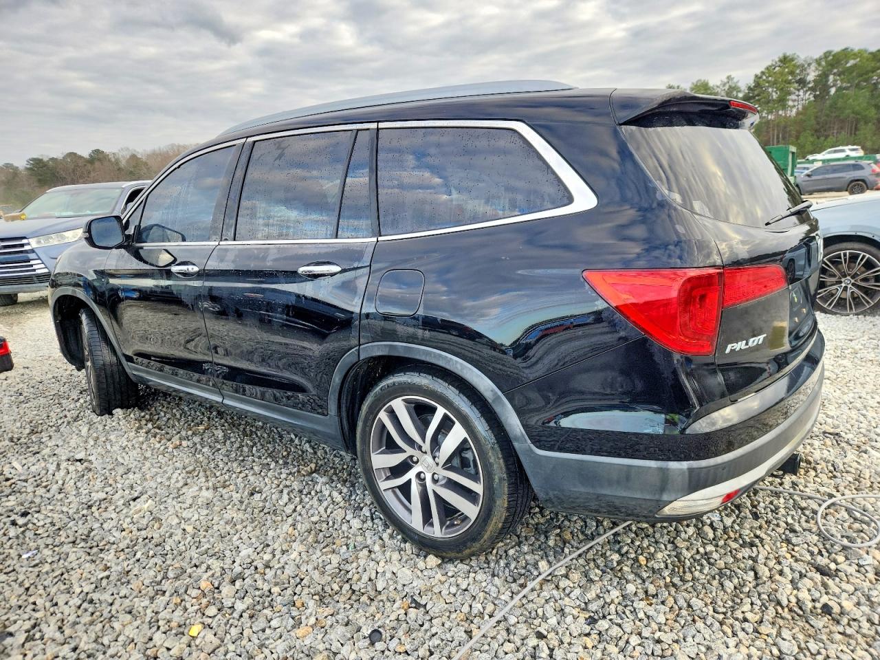 2016 HONDA PILOT TOURING photo 2