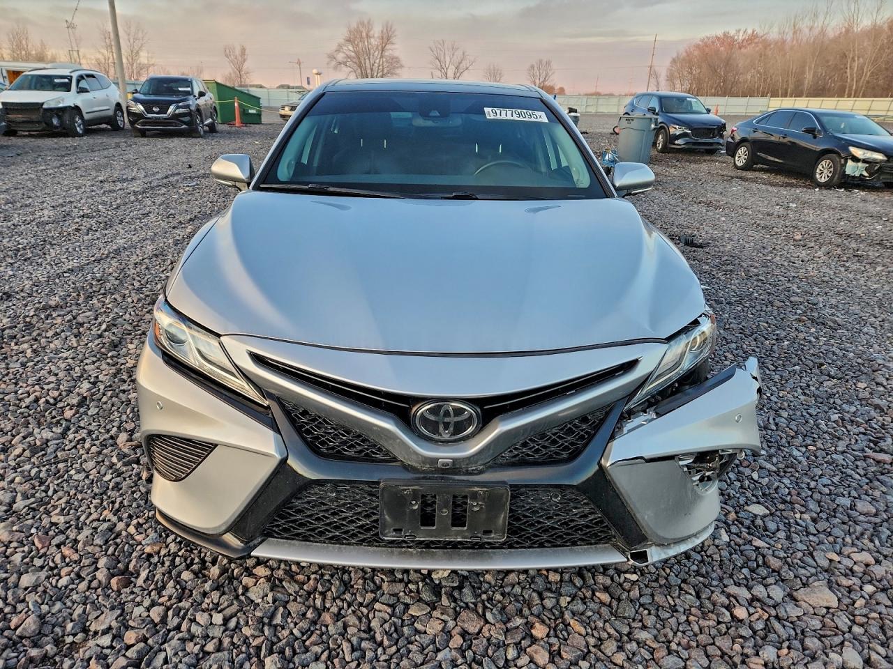 2019 TOYOTA CAMRY XSE photo 5