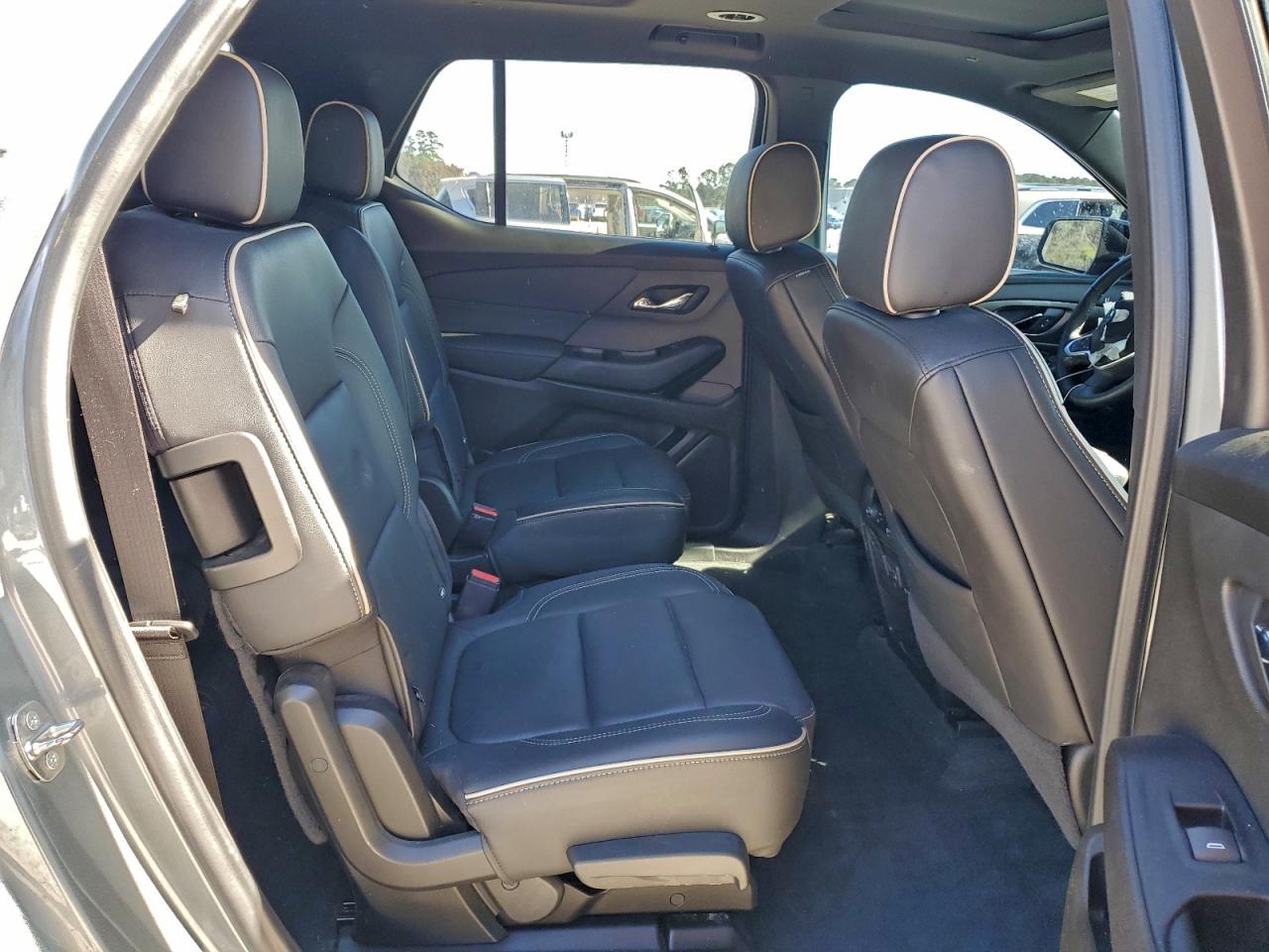 2023 CHEVROLET TRAVERSE PREMIER photo 11