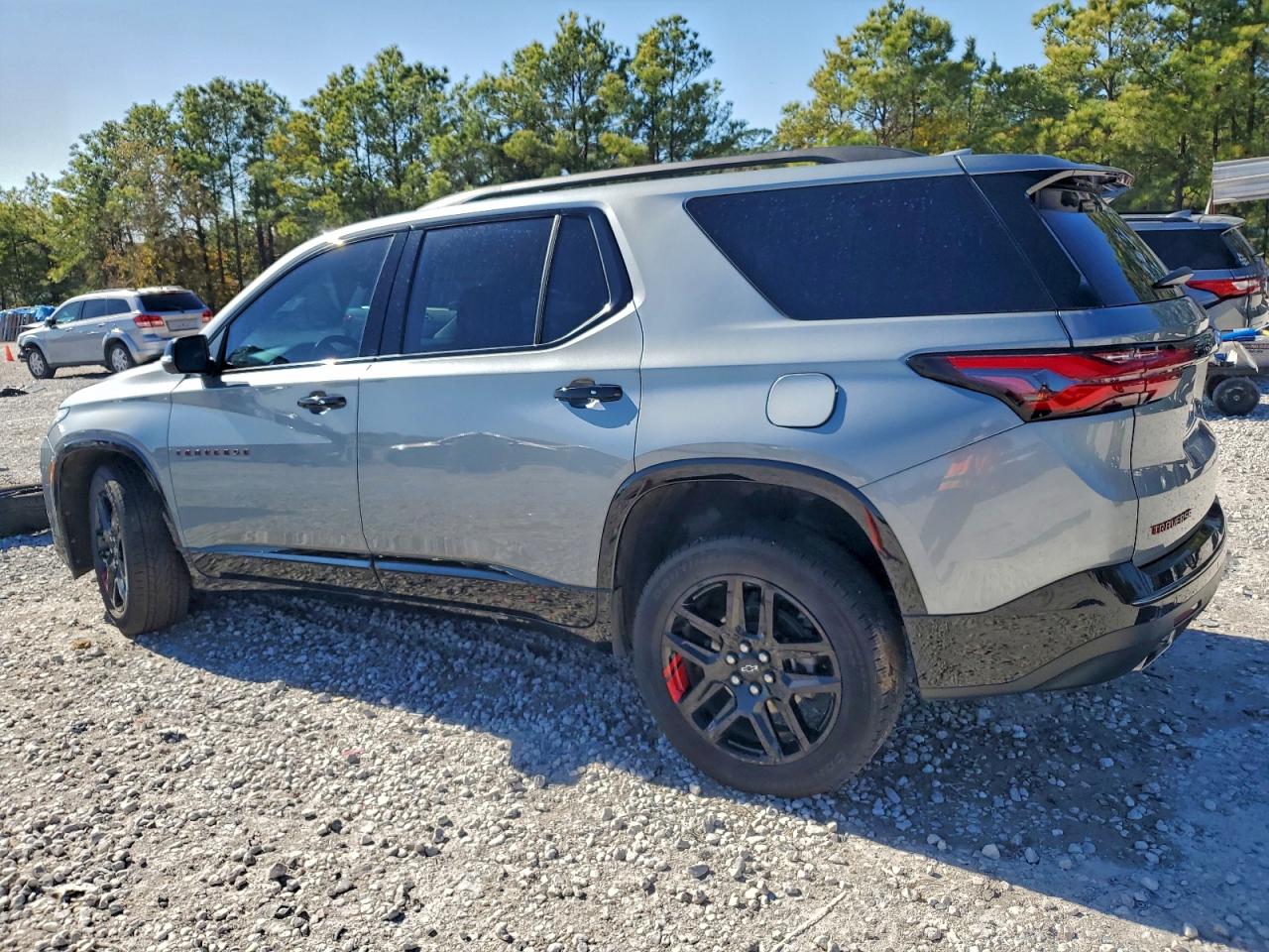 2023 CHEVROLET TRAVERSE PREMIER photo 2