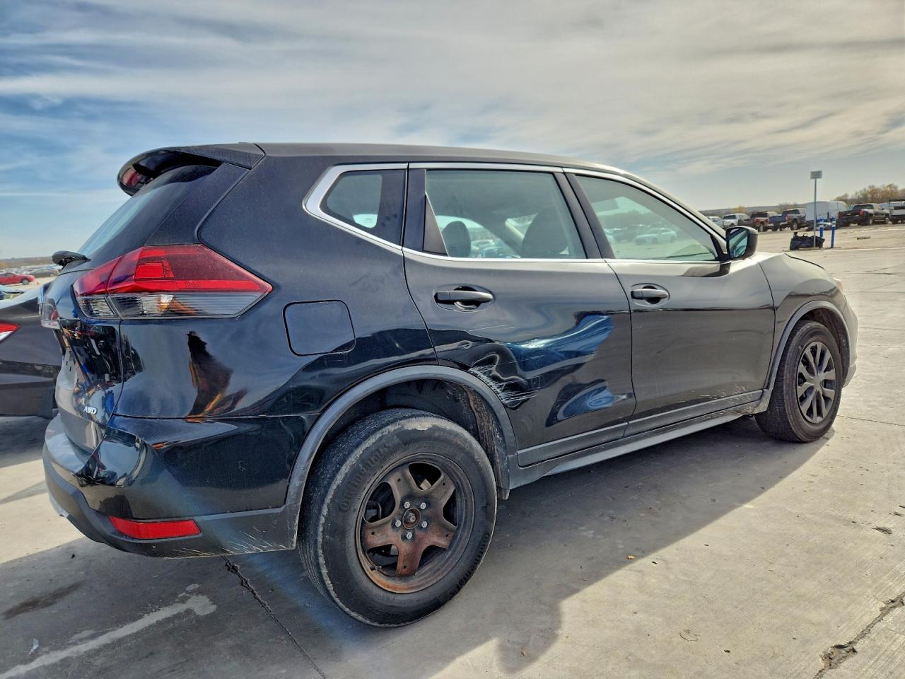 2018 NISSAN ROGUE S photo 3