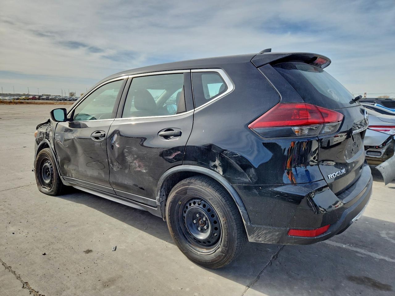 2018 NISSAN ROGUE S photo 2