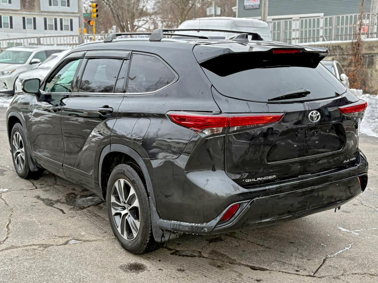 2021 TOYOTA HIGHLANDER XLE photo 2