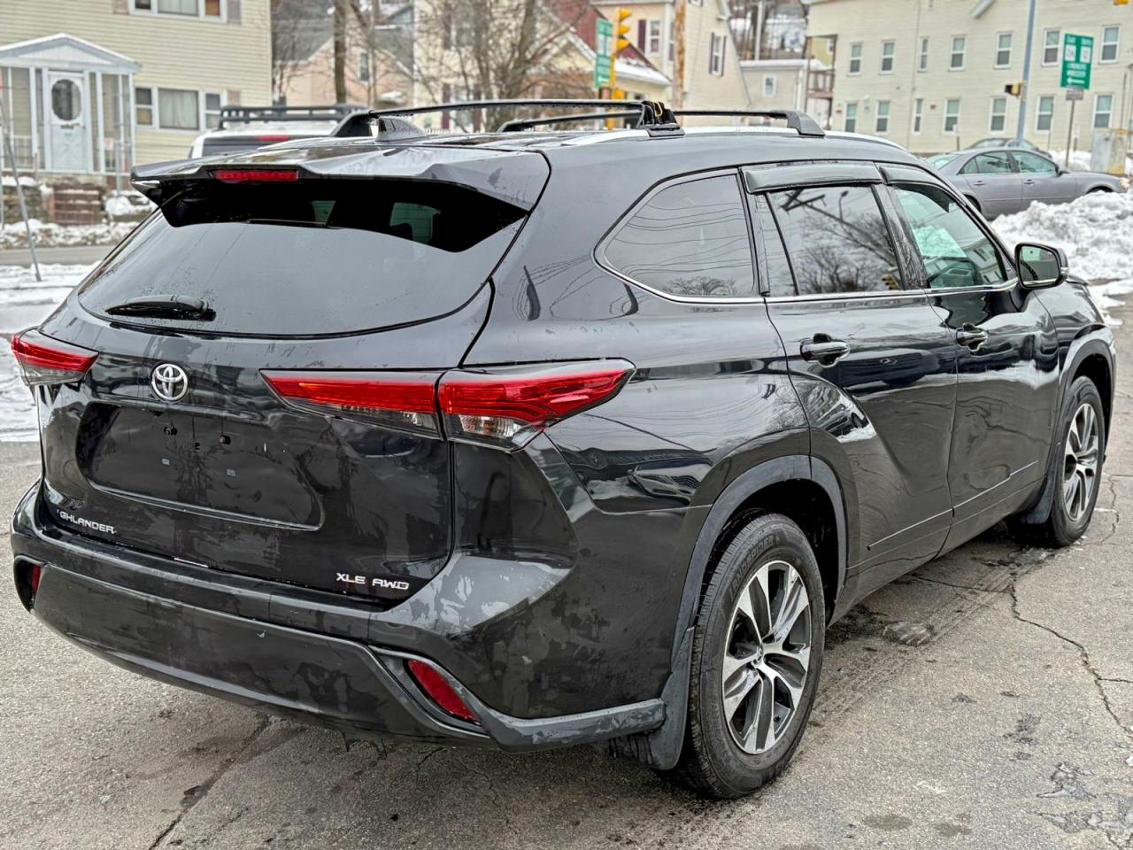2021 TOYOTA HIGHLANDER XLE photo 3