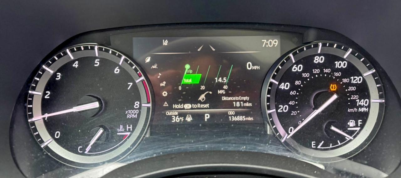 2021 TOYOTA HIGHLANDER XLE photo 10