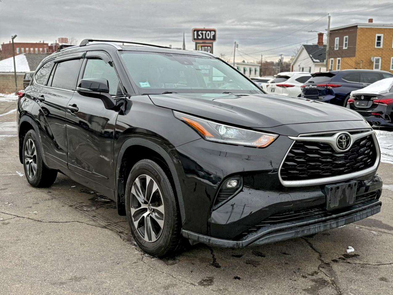 2021 TOYOTA HIGHLANDER XLE photo 4