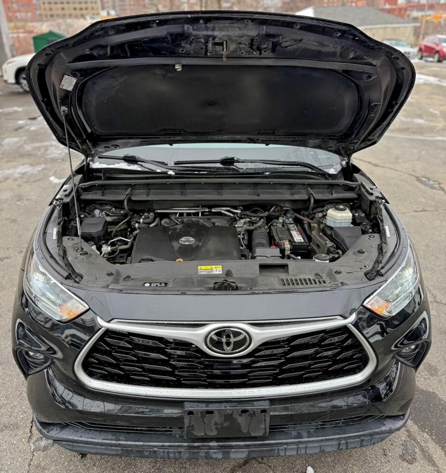 2021 TOYOTA HIGHLANDER XLE photo 6