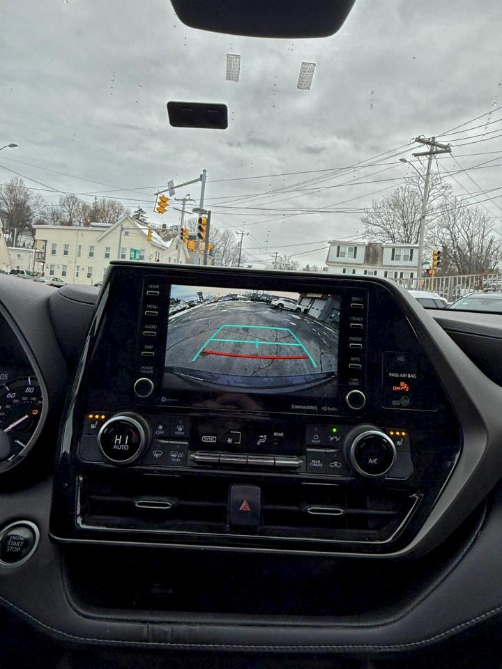 2021 TOYOTA HIGHLANDER XLE photo 9