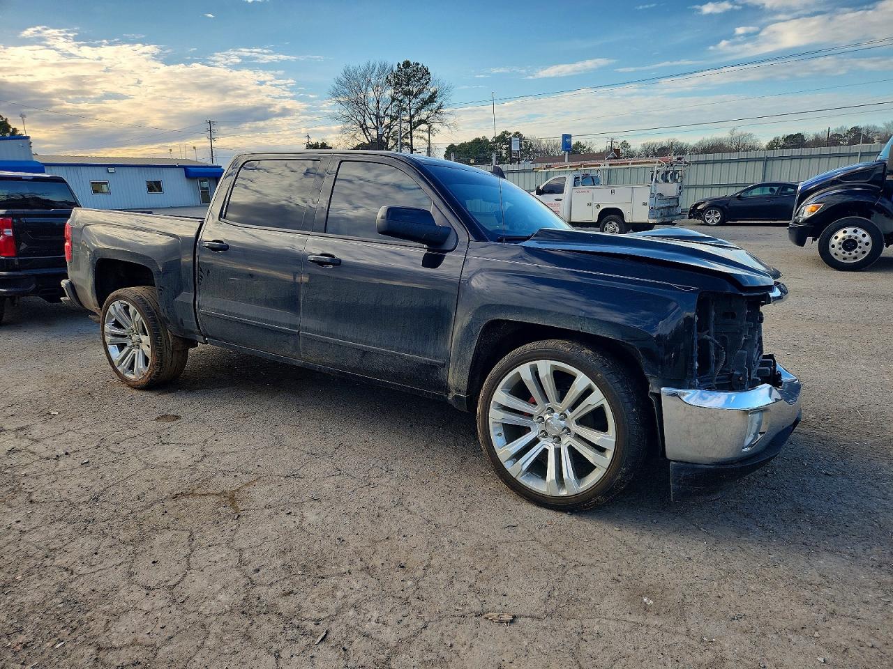 2018 CHEVROLET SILVERADO C1500 LT photo 4