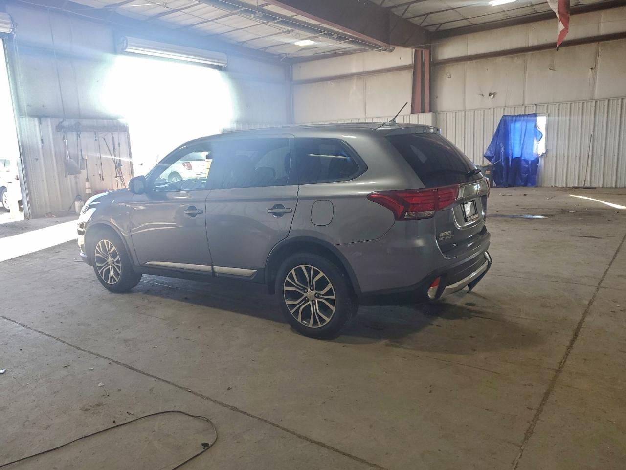 2016 MITSUBISHI OUTLANDER SE photo 4