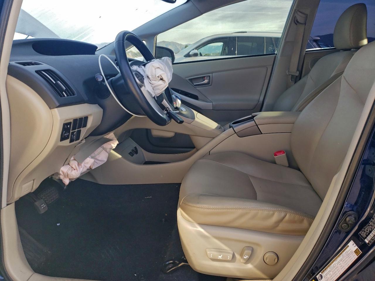 2012 TOYOTA PRIUS photo 7
