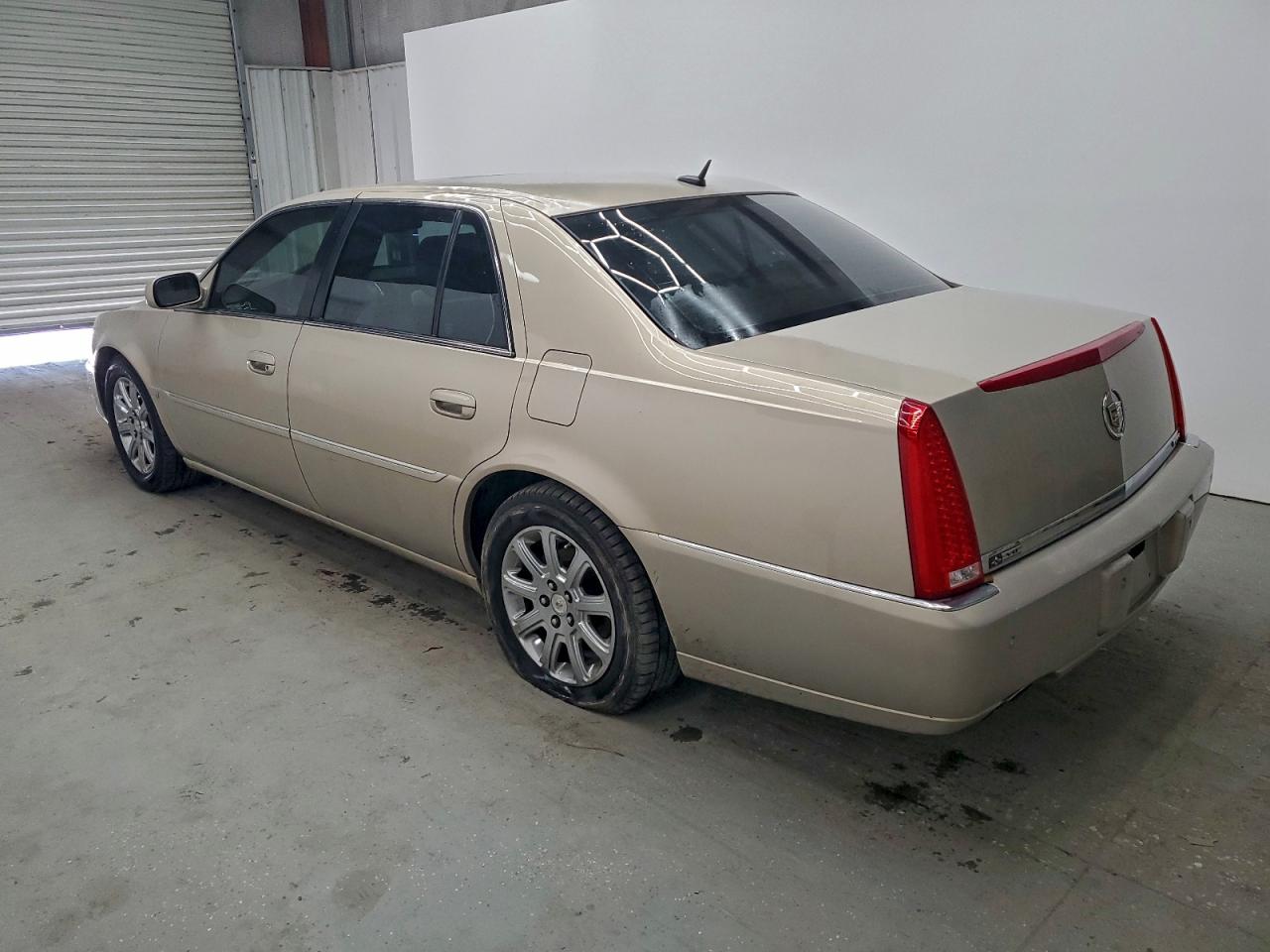 2008 CADILLAC DTS photo 2