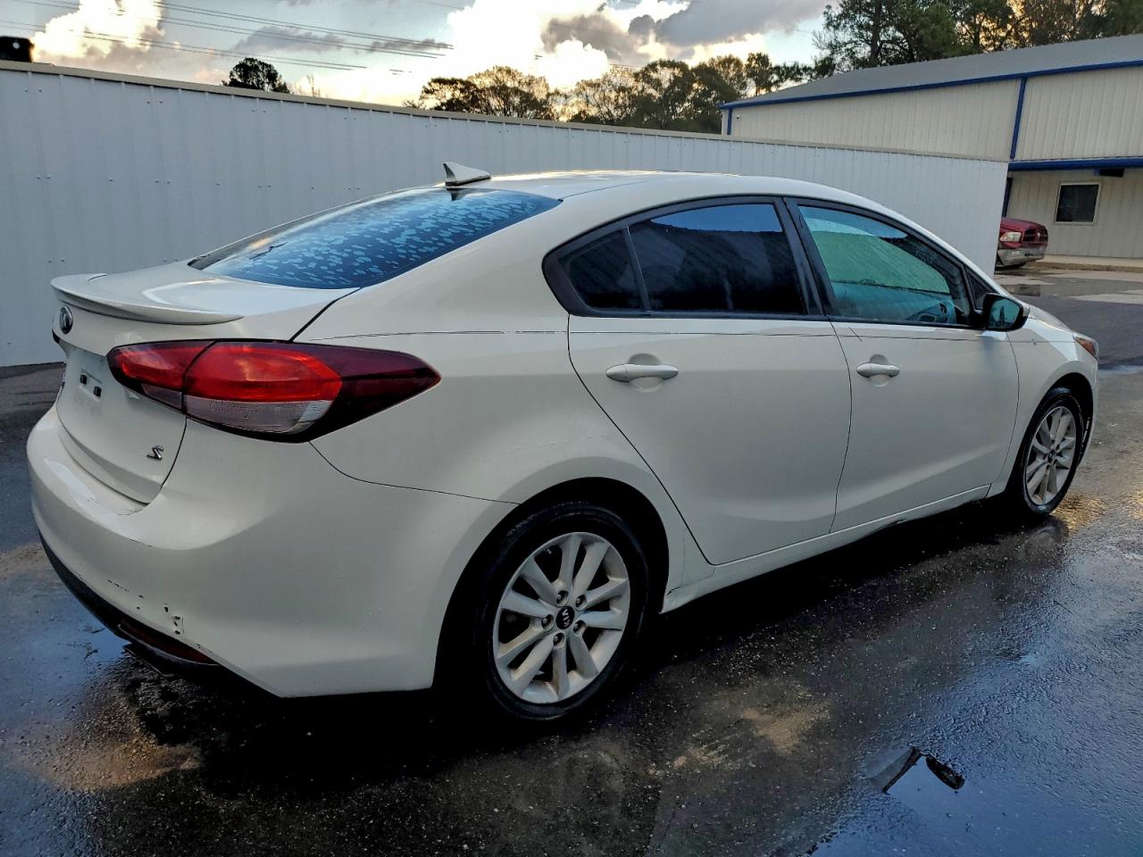 2017 KIA FORTE LX photo 3