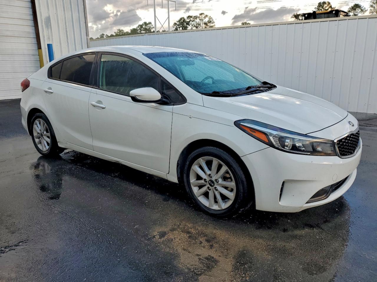 2017 KIA FORTE LX photo 4