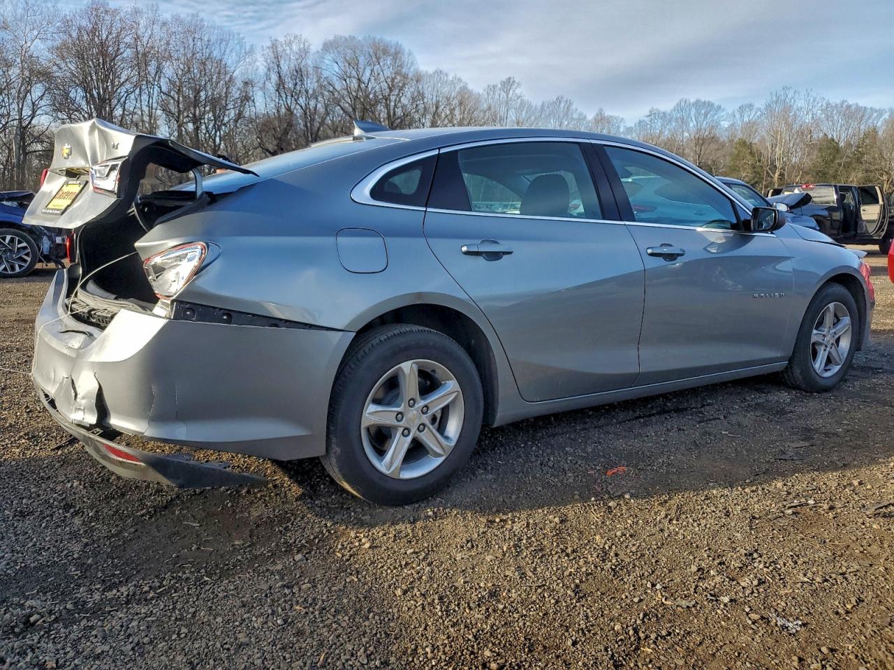 2024 CHEVROLET MALIBU LT photo 3