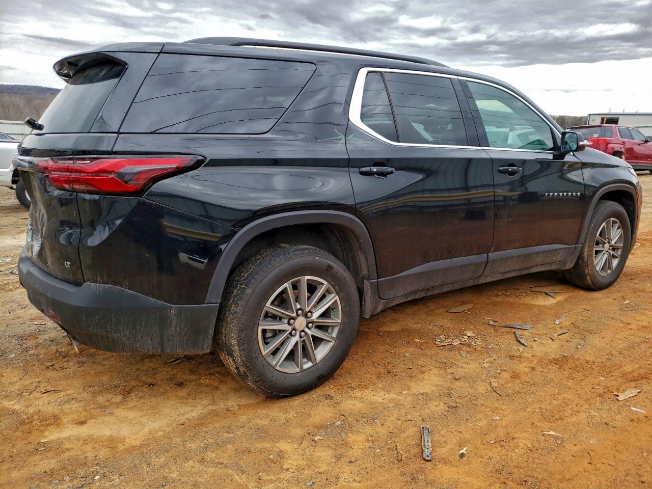 2023 CHEVROLET TRAVERSE LT photo 3