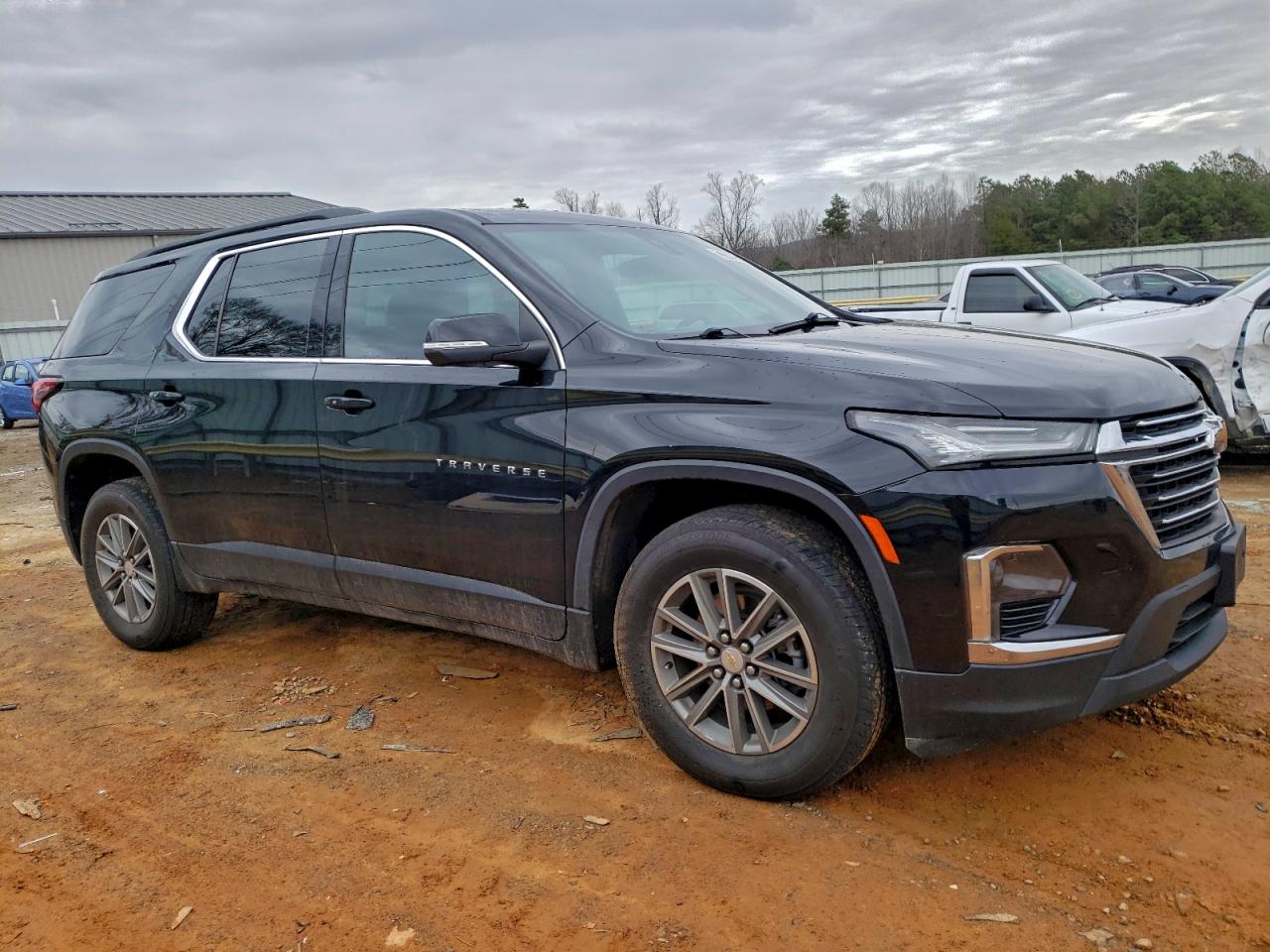 2023 CHEVROLET TRAVERSE LT photo 4