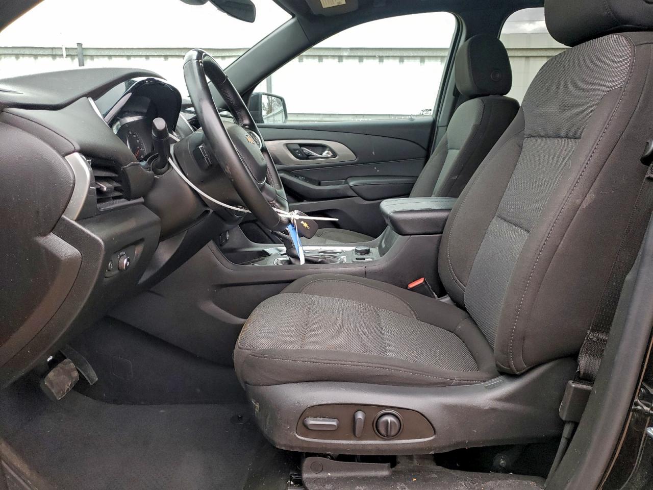 2023 CHEVROLET TRAVERSE LT photo 7
