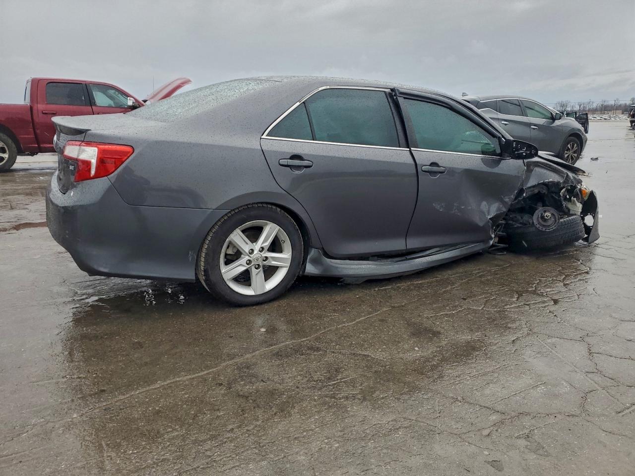 2013 TOYOTA CAMRY L photo 3