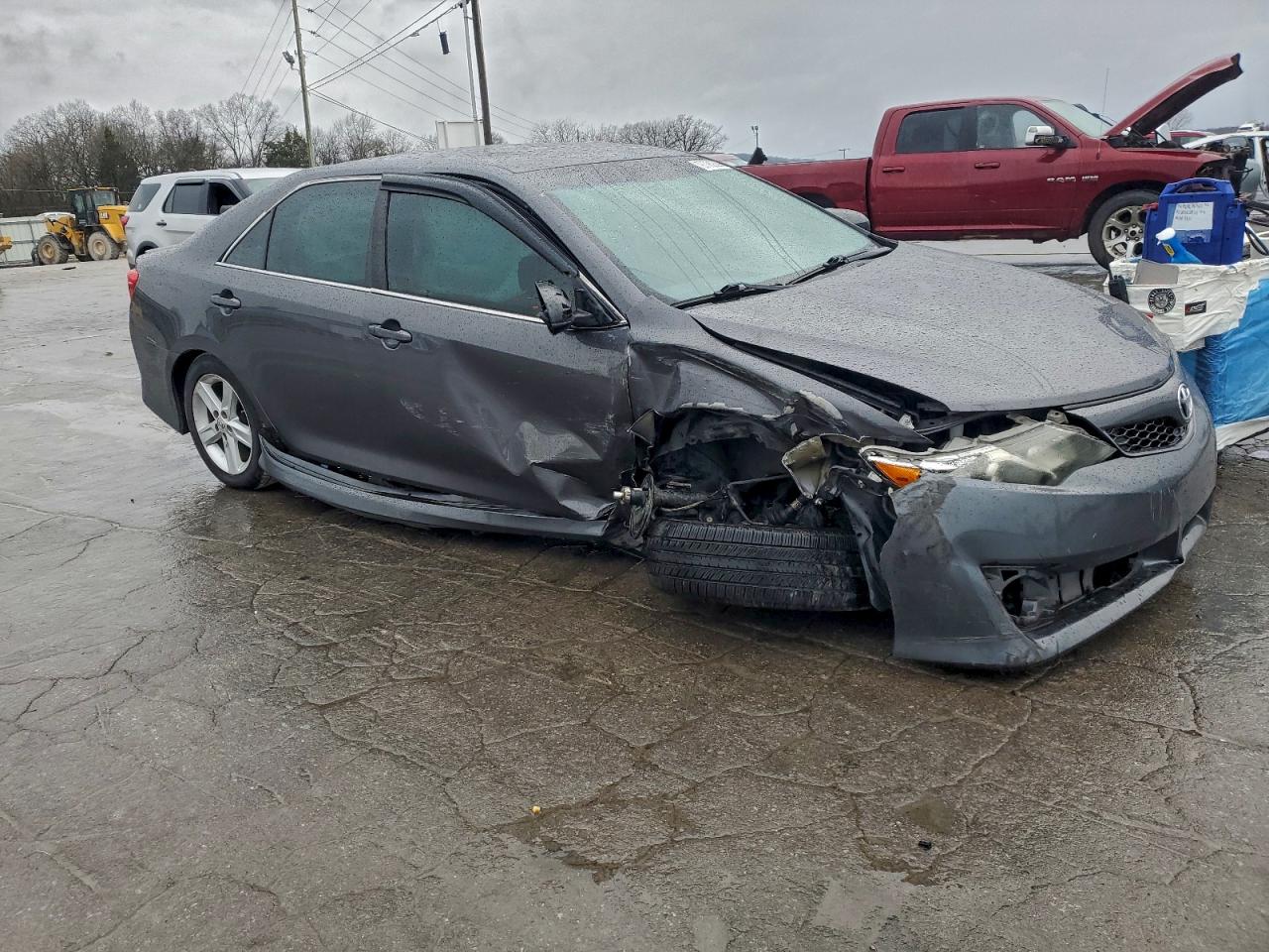 2013 TOYOTA CAMRY L photo 4