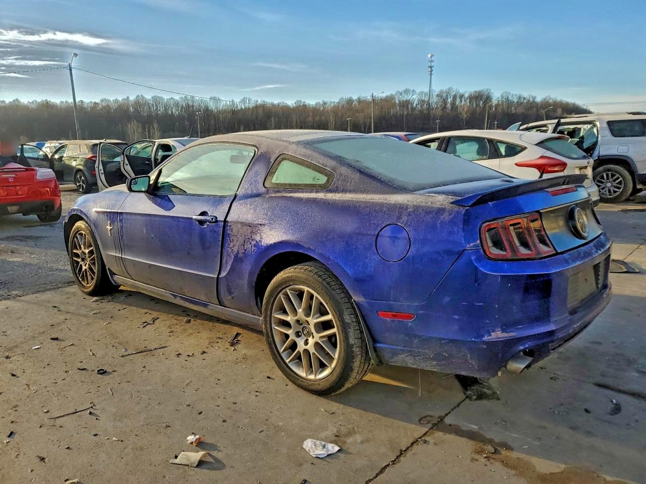 2013 FORD MUSTANG photo 2
