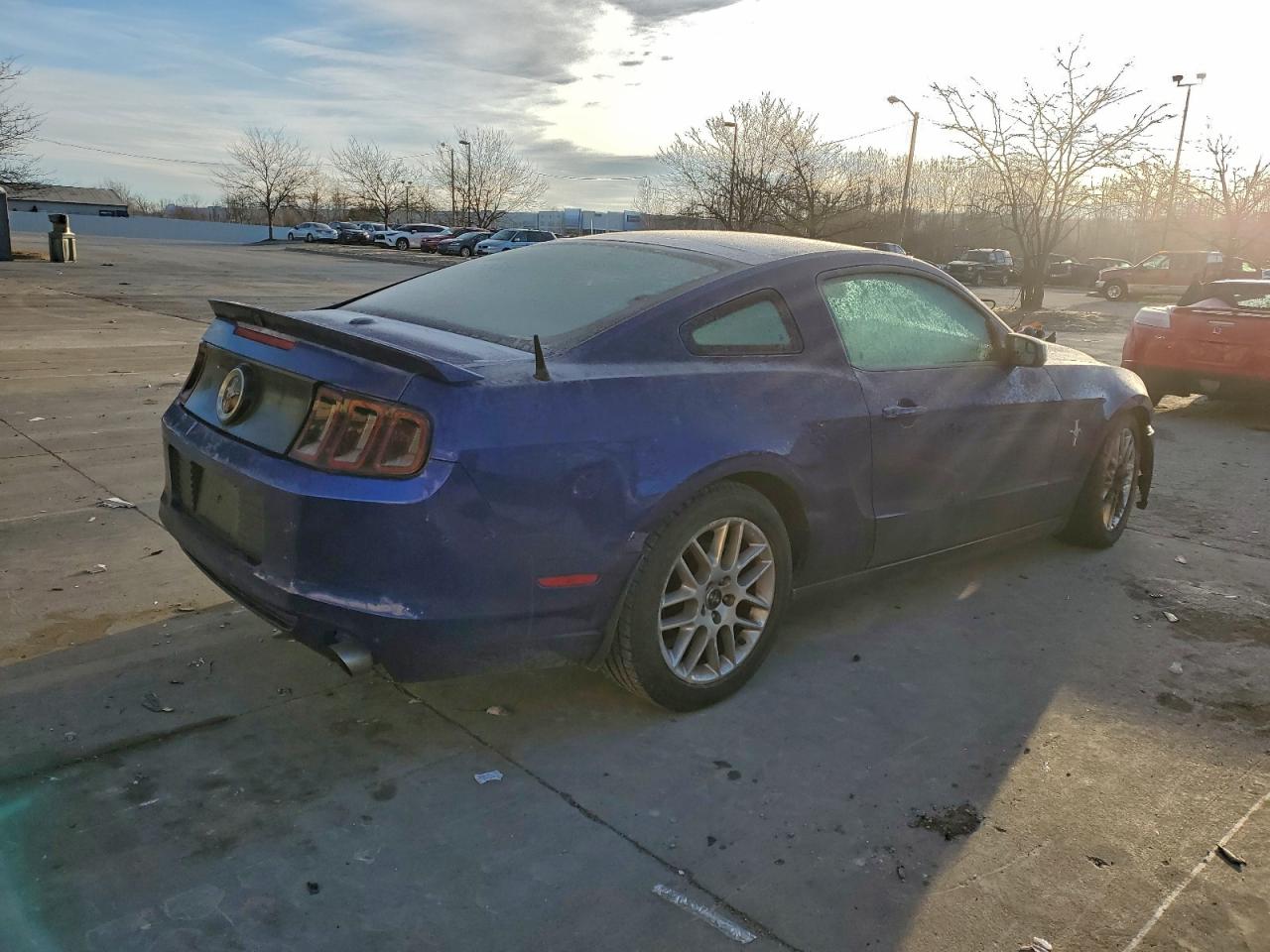 2013 FORD MUSTANG photo 3