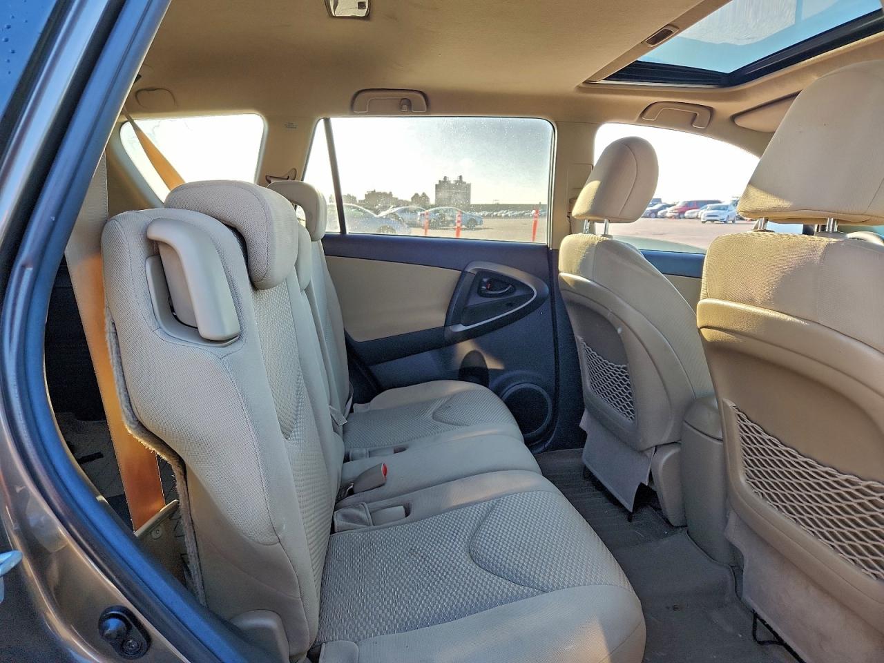 2011 TOYOTA RAV4 photo 11