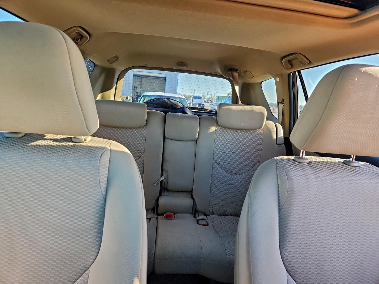 2011 TOYOTA RAV4 photo 10