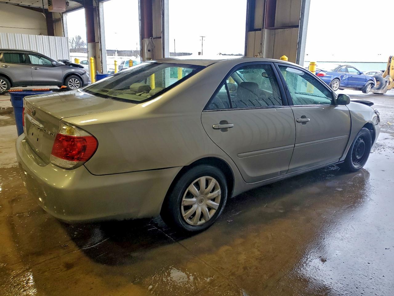2006 TOYOTA CAMRY LE photo 3