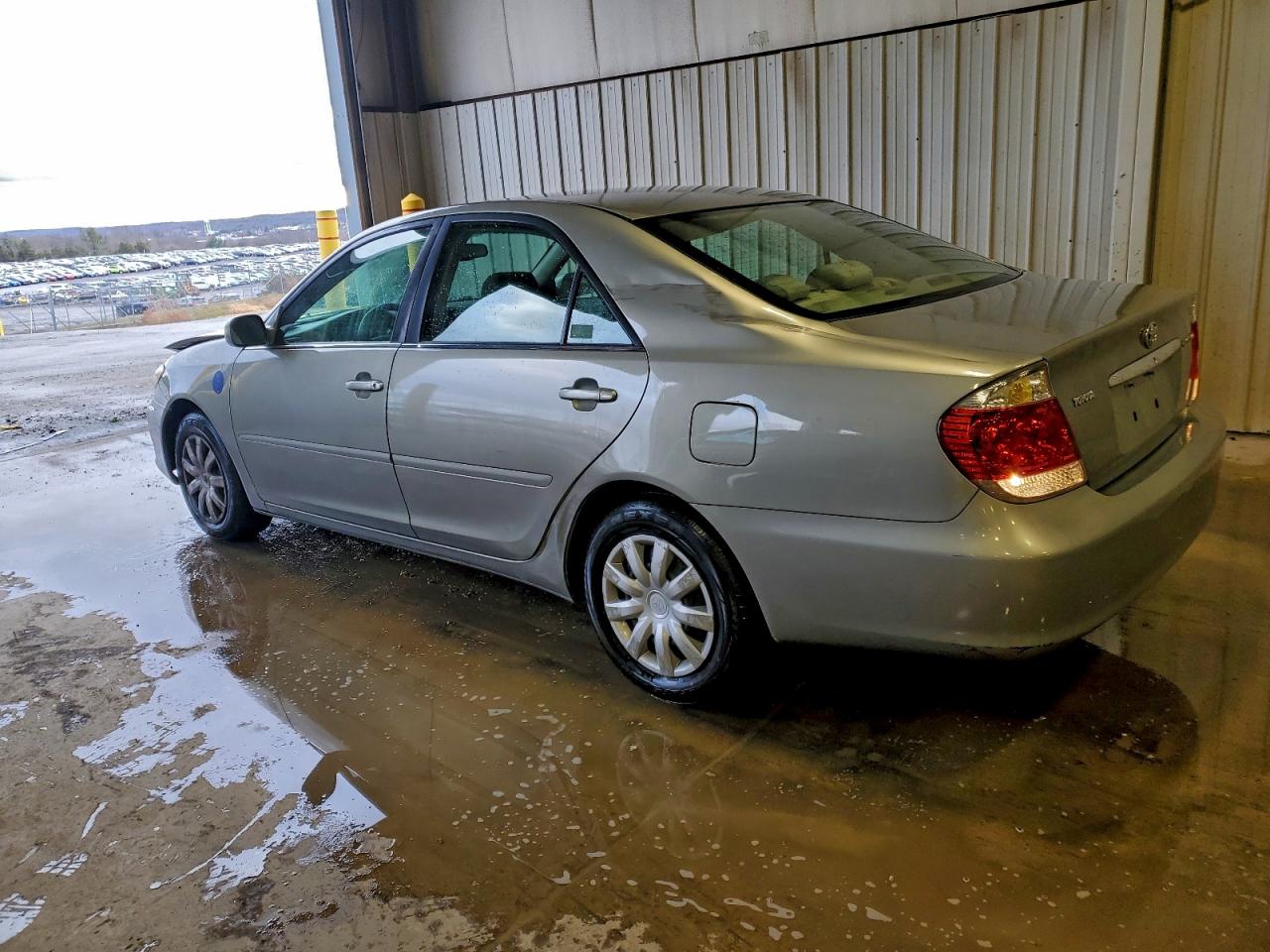 2006 TOYOTA CAMRY LE photo 2