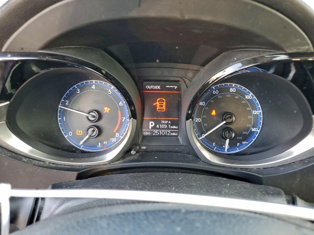 2014 TOYOTA COROLLA L photo 9