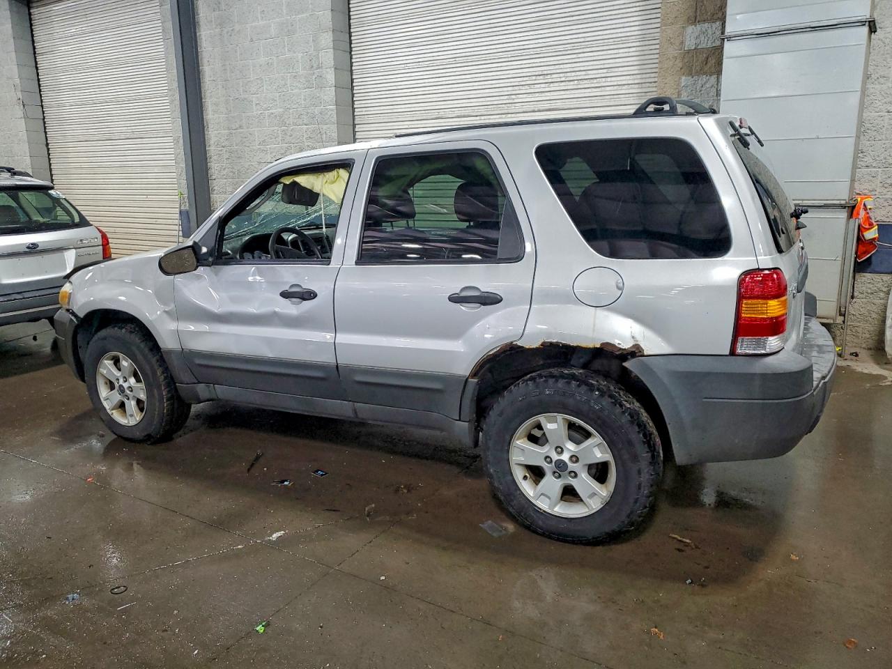 2005 FORD ESCAPE XLT photo 2