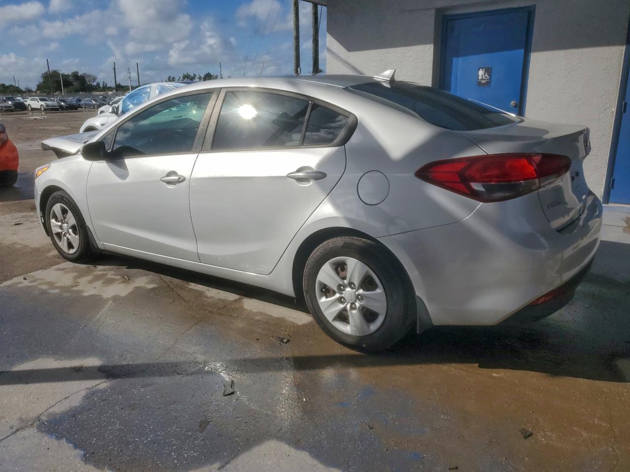 2017 KIA FORTE LX photo 2