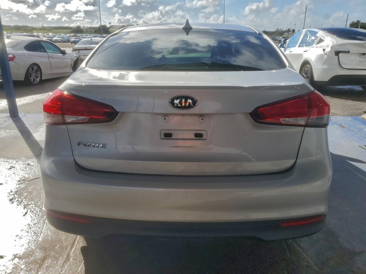 2017 KIA FORTE LX photo 6