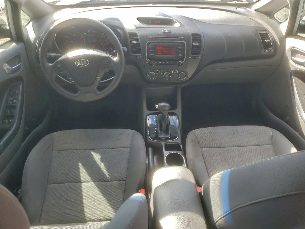 2017 KIA FORTE LX photo 8