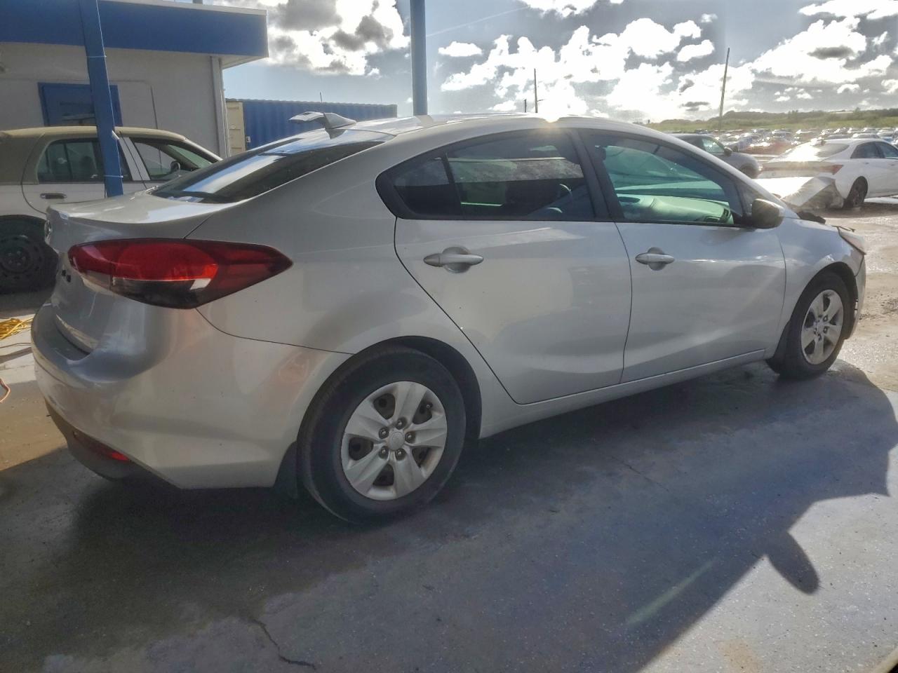 2017 KIA FORTE LX photo 3