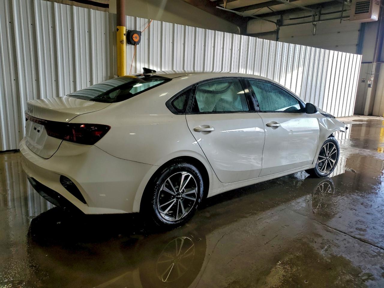 2023 KIA FORTE LX photo 3