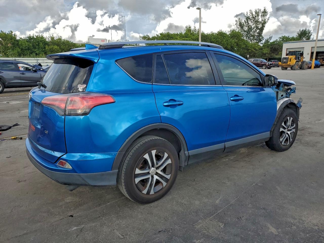 2018 TOYOTA RAV4 LE photo 5