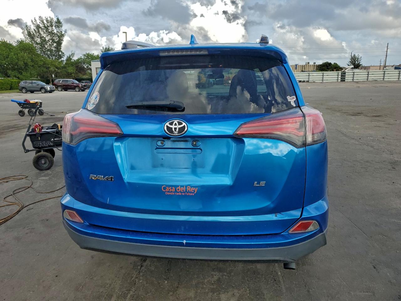 2018 TOYOTA RAV4 LE photo 11