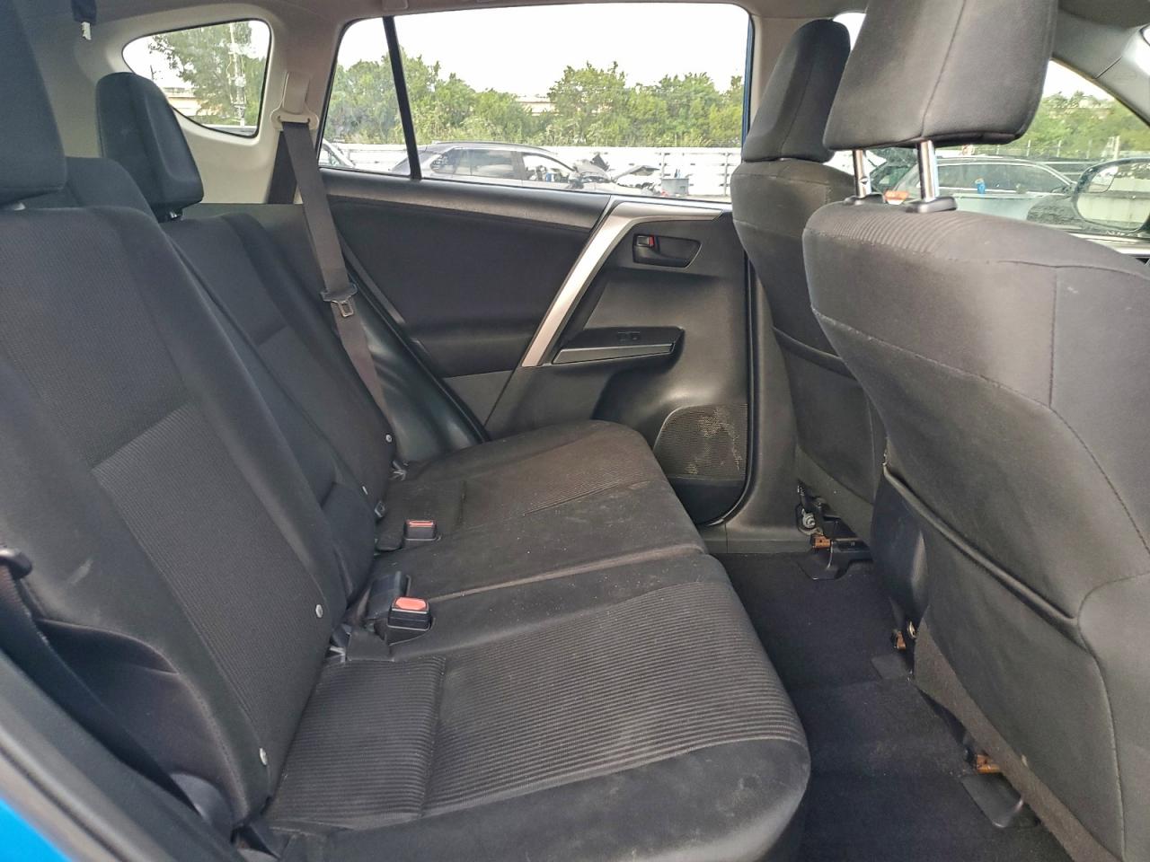 2018 TOYOTA RAV4 LE photo 19
