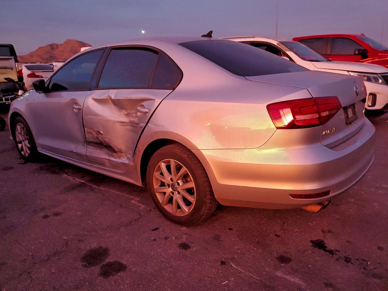 2015 VOLKSWAGEN JETTA SE photo 4