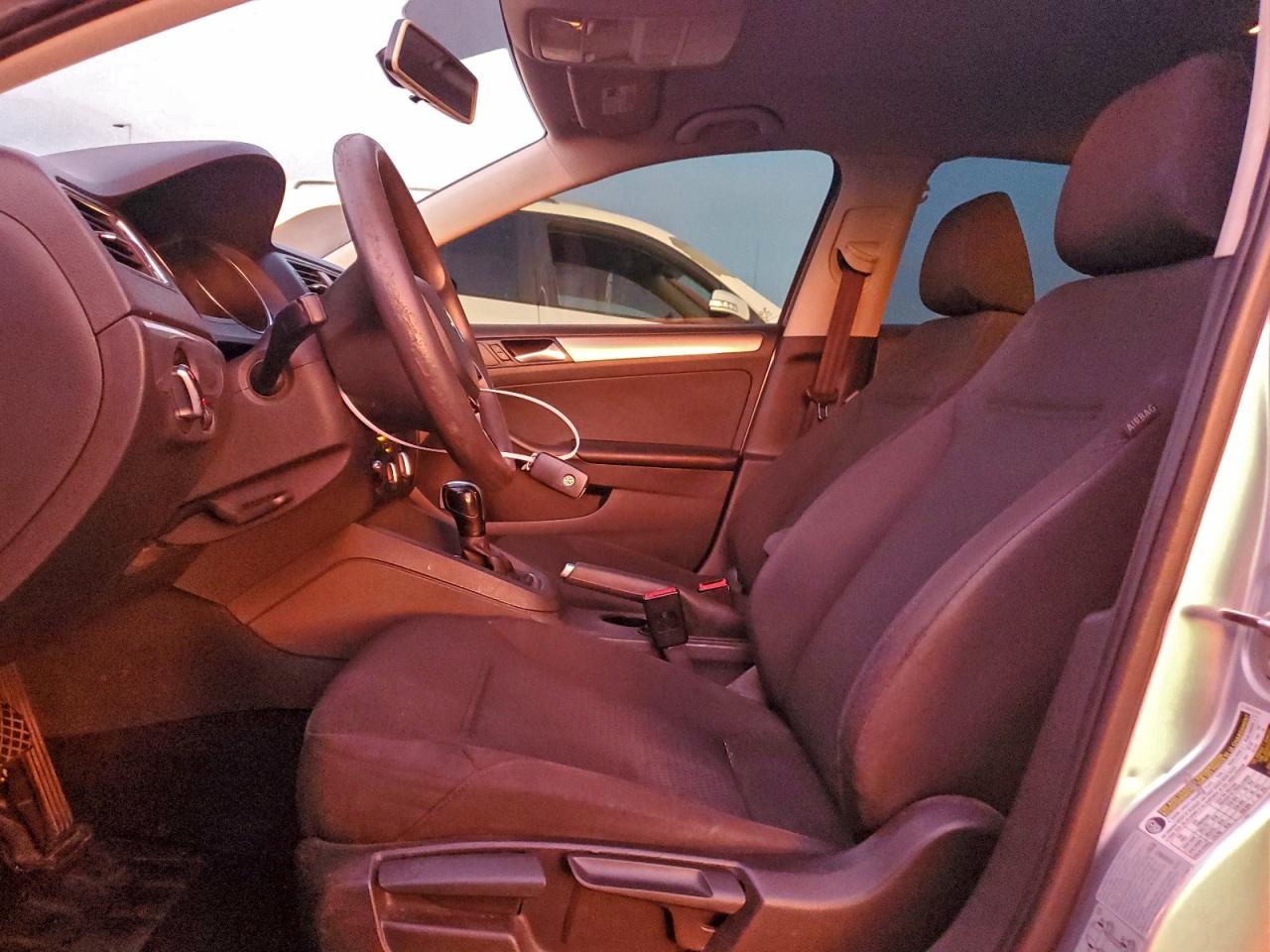 2015 VOLKSWAGEN JETTA SE photo 19