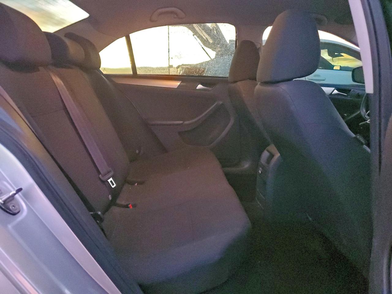2015 VOLKSWAGEN JETTA SE photo 28