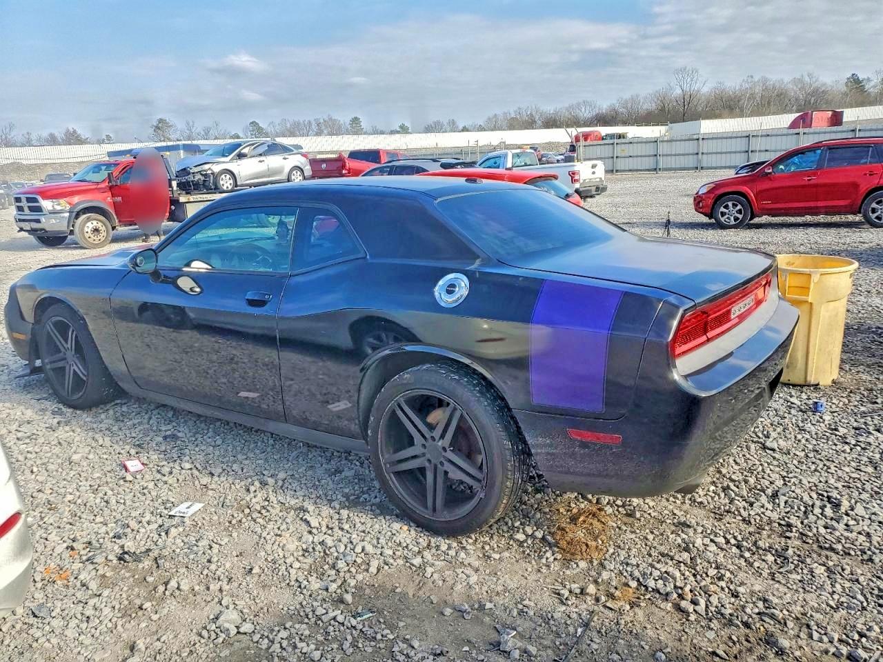 2012 DODGE CHALLENGER SXT photo 2
