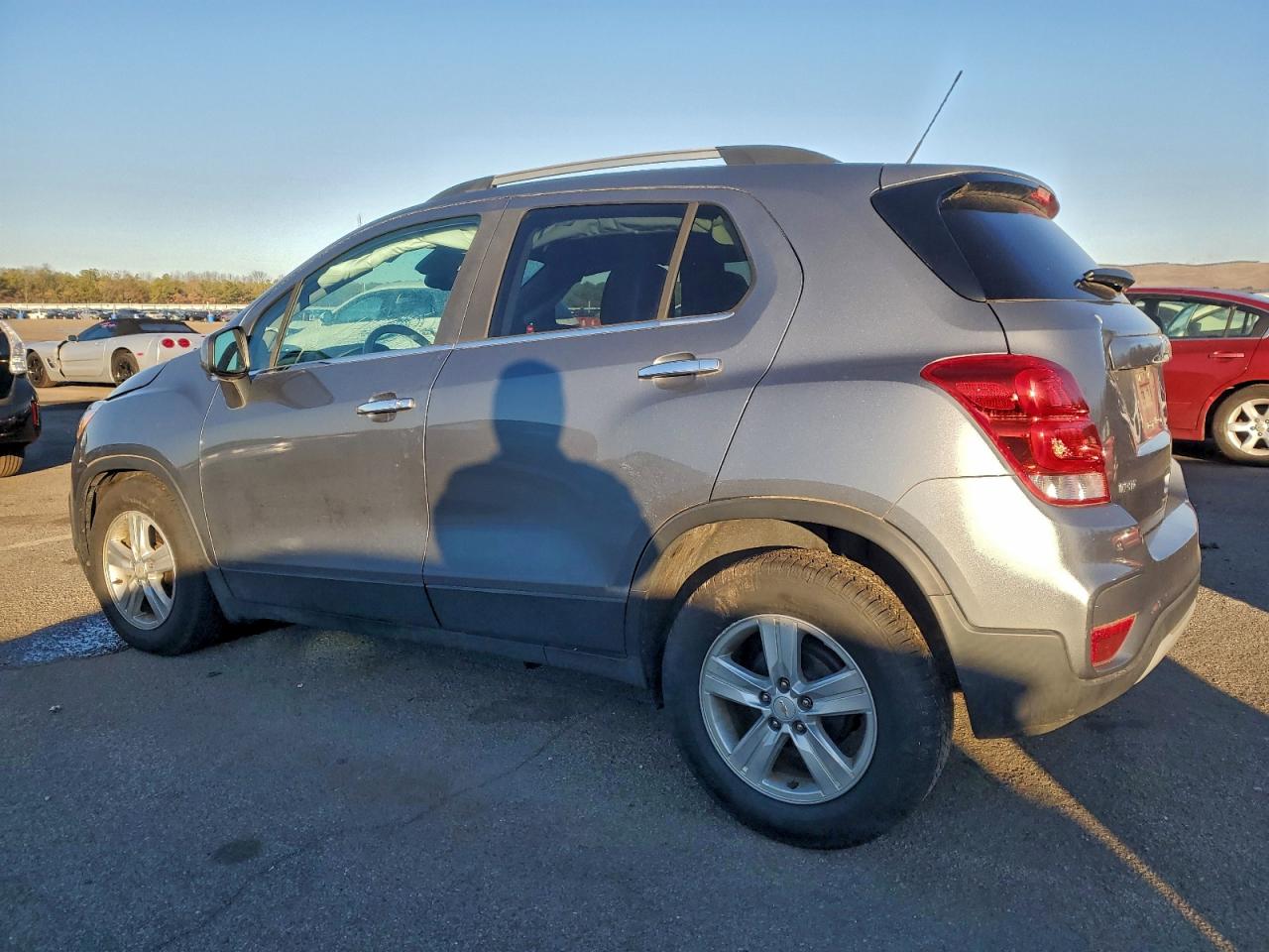 2019 CHEVROLET TRAX 1LT photo 2