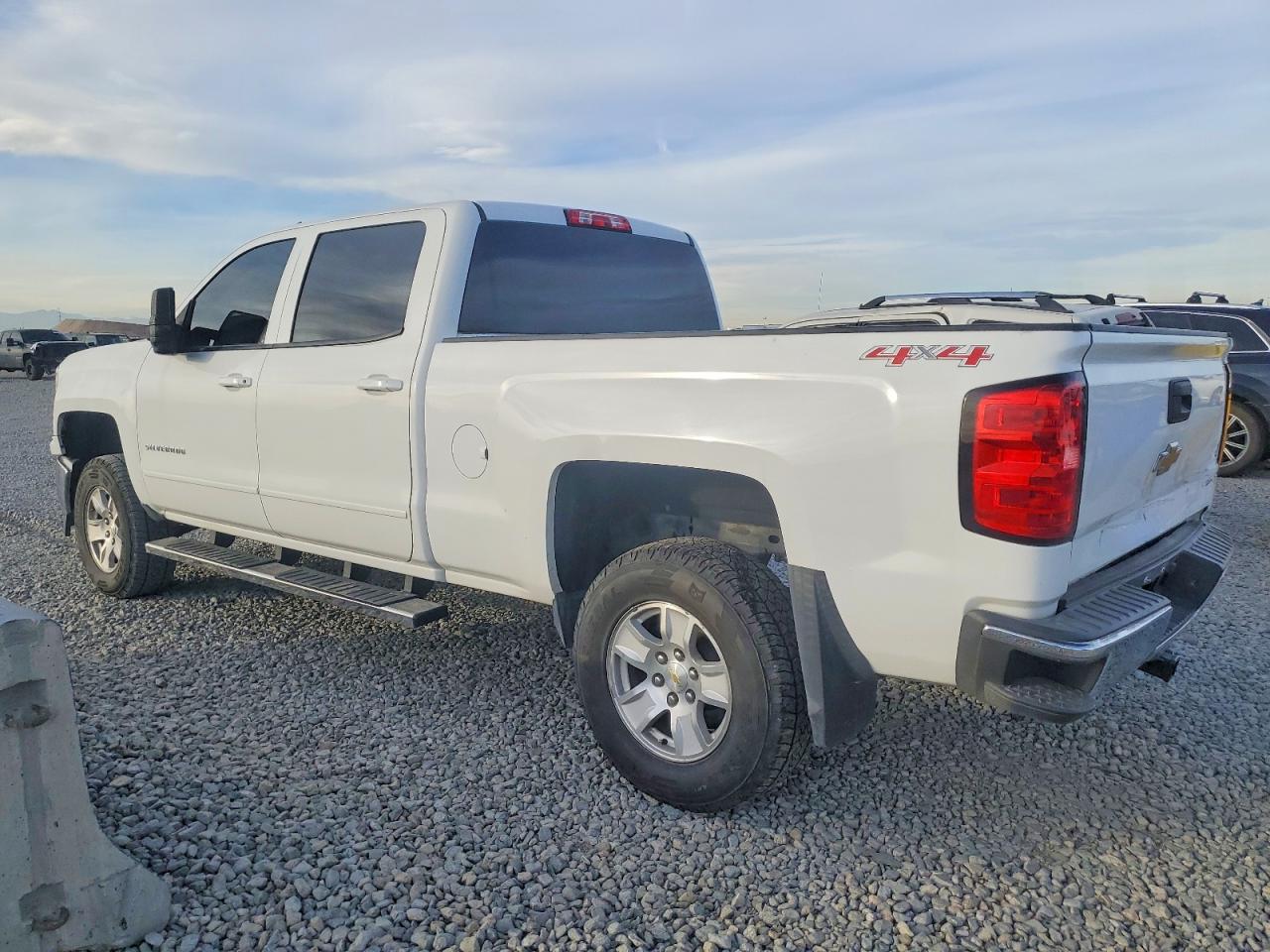 2015 CHEVROLET SILVERADO K1500 LT photo 3