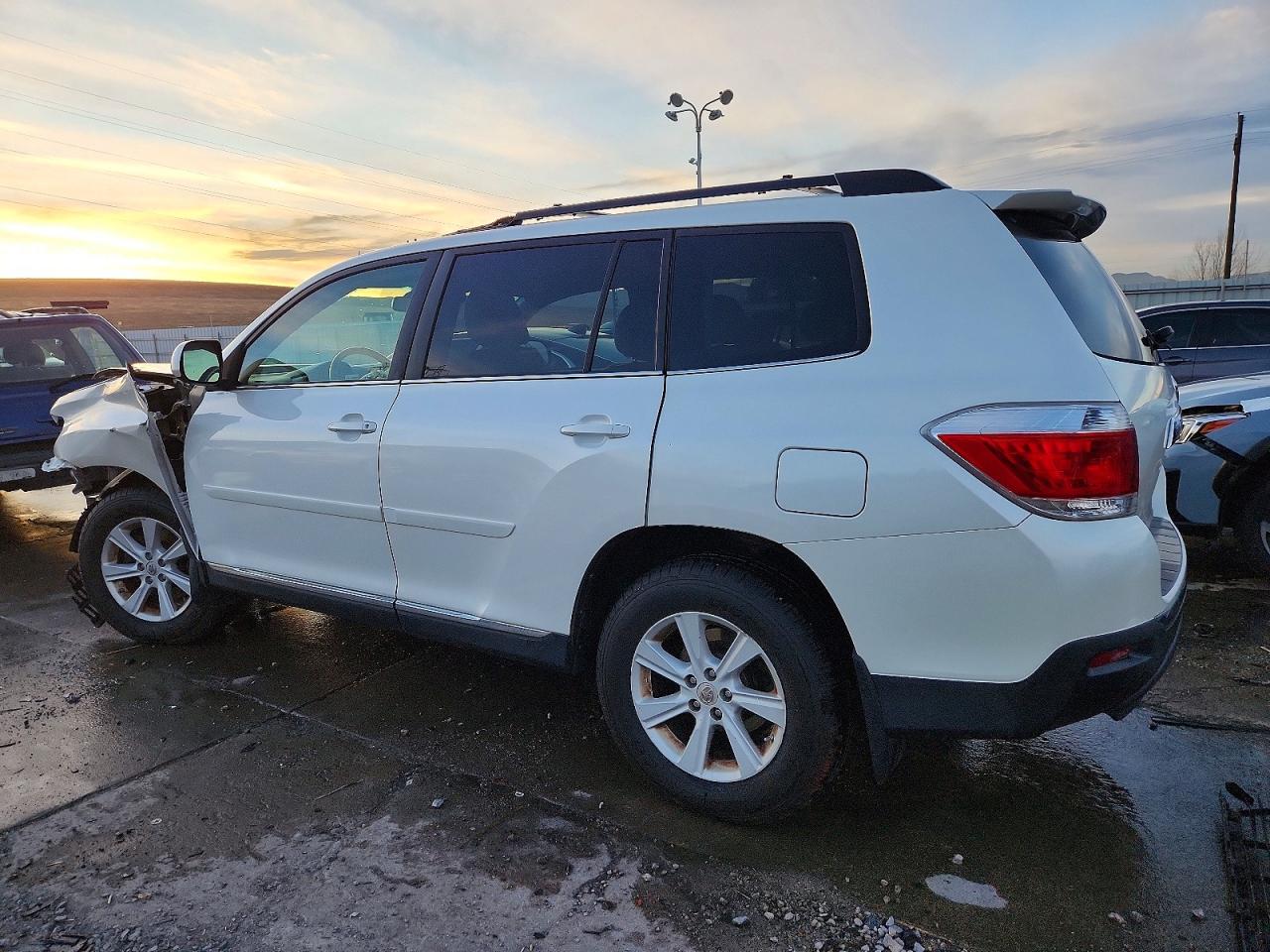 2012 TOYOTA HIGHLANDER BASE photo 2